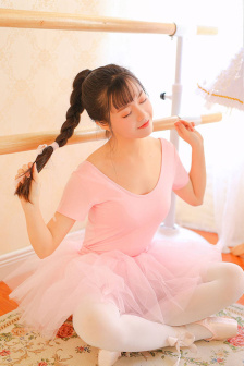 中文字幕丰满的女邻居