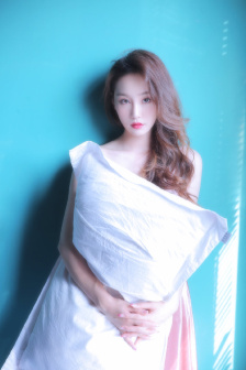 我女朋友摸完我下面蛋蛋很疼